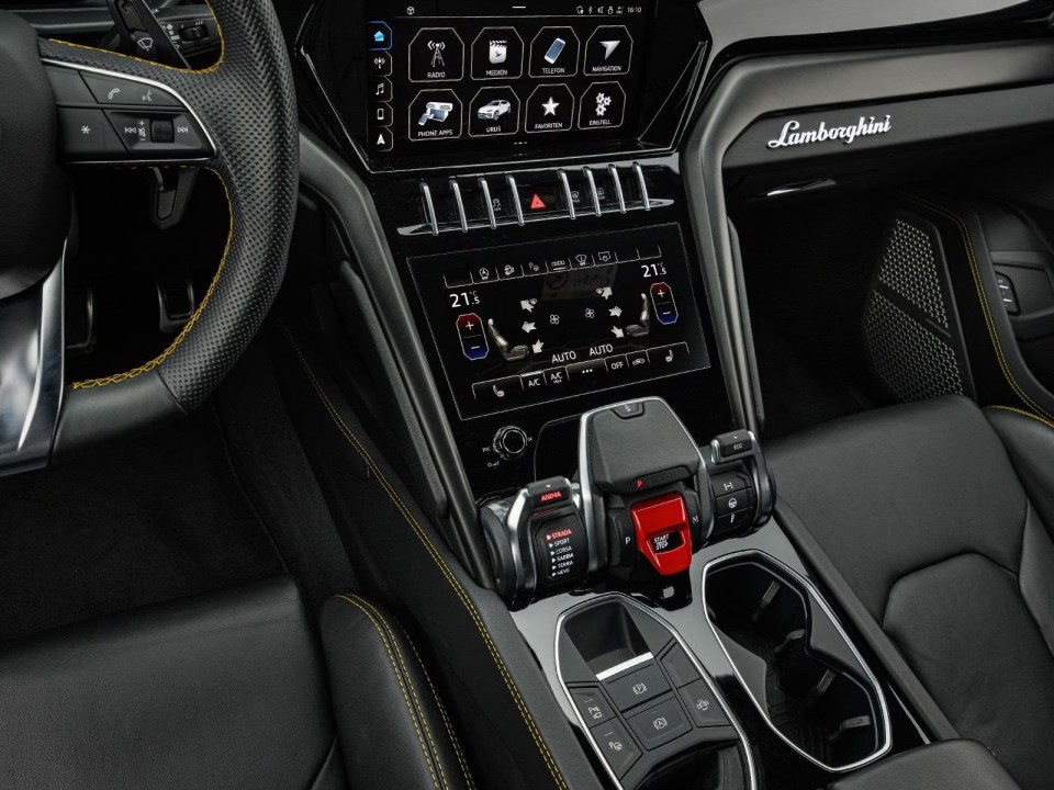 Lamborghini URUS - foto 17