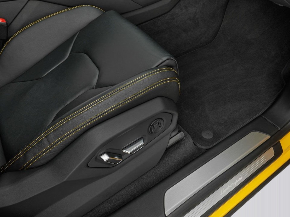 Lamborghini URUS - foto 21