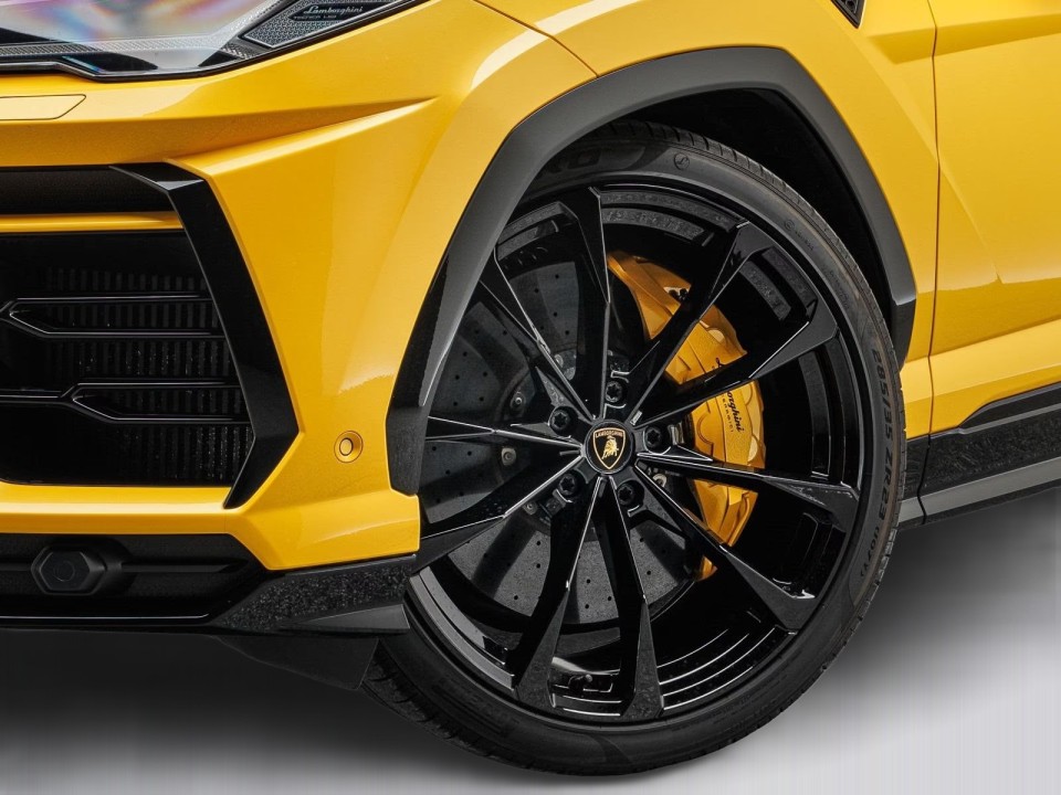 Lamborghini URUS - foto 28