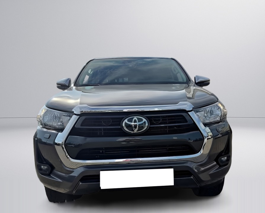 Toyota Hilux 2.8D (2)