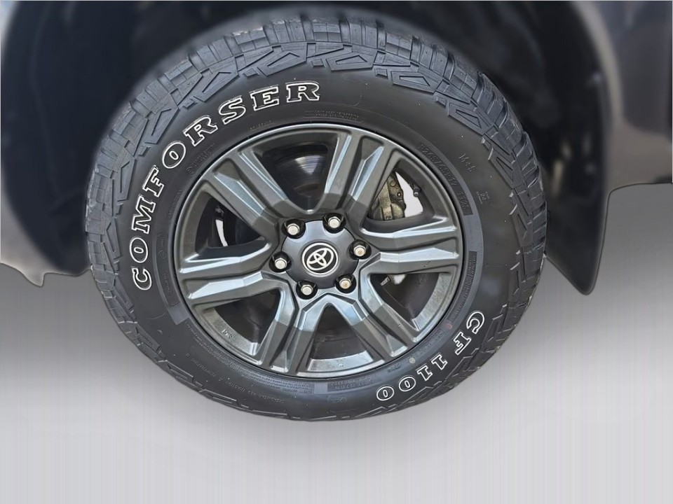 Toyota Hilux 2.8D - foto 18