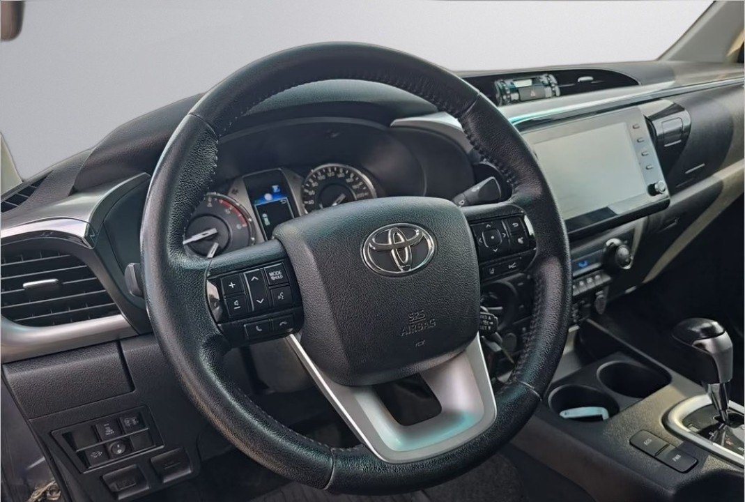 Toyota Hilux 2.8D - foto 9