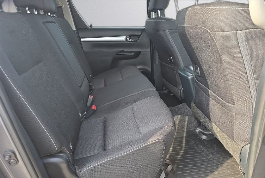 Toyota Hilux 2.8D - foto 7