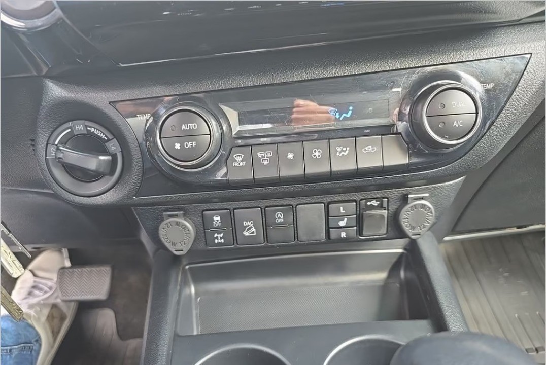 Toyota Hilux 2.8D - foto 11