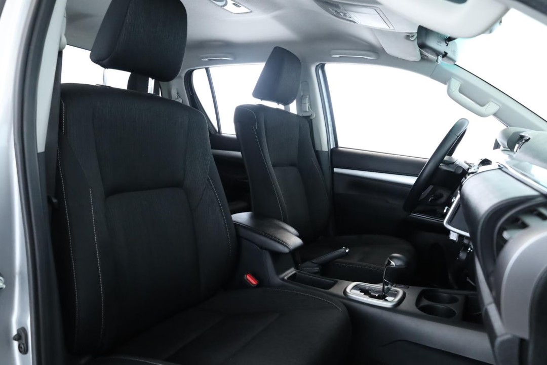 Toyota Hilux 2.8D Comfort - foto 16