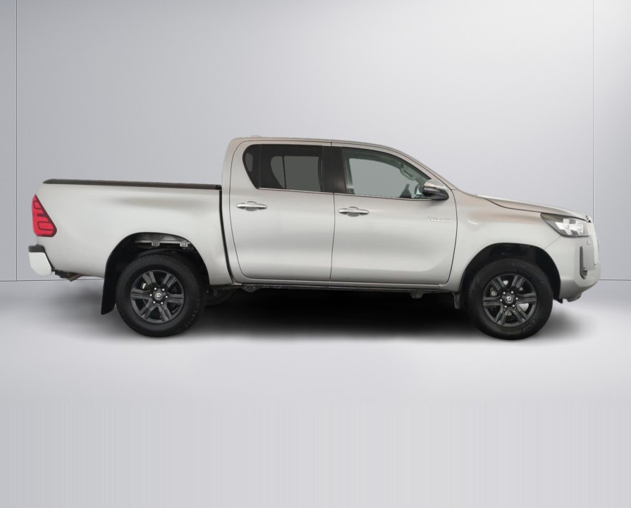 Toyota Hilux 2.8D Comfort (2)