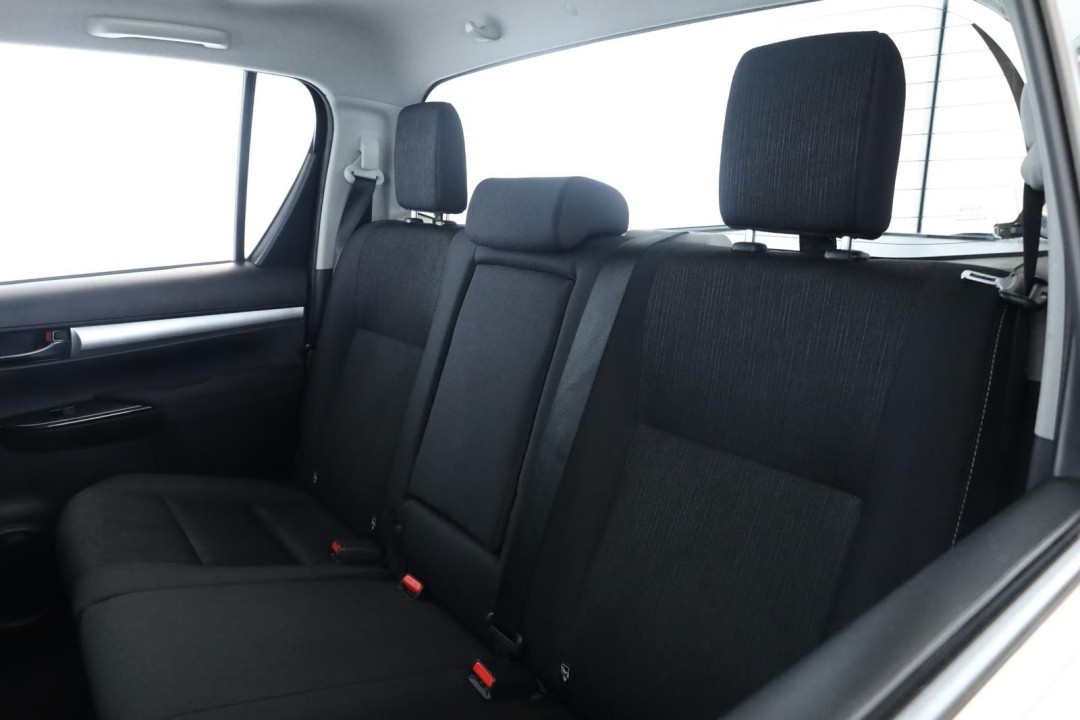 Toyota Hilux 2.8D Comfort - foto 13