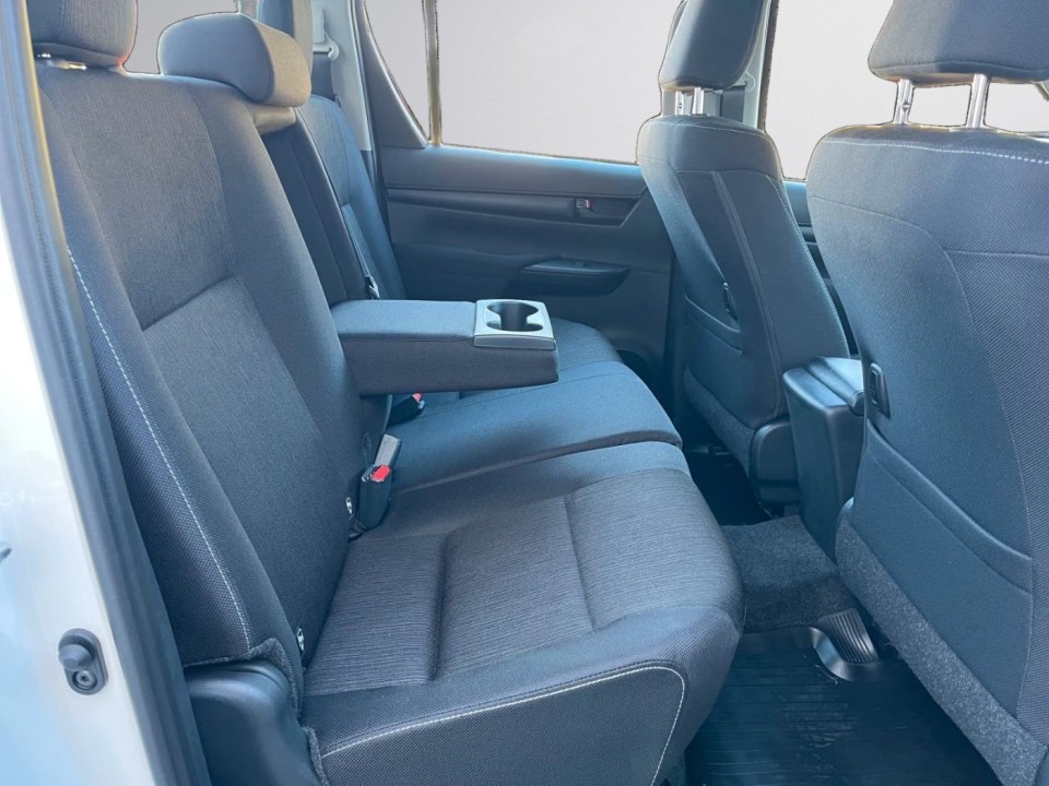 Toyota Hilux 2.4D - foto 7