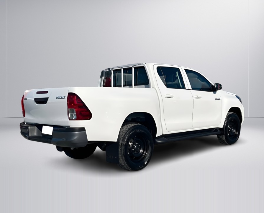 Toyota Hilux 2.4D (3)