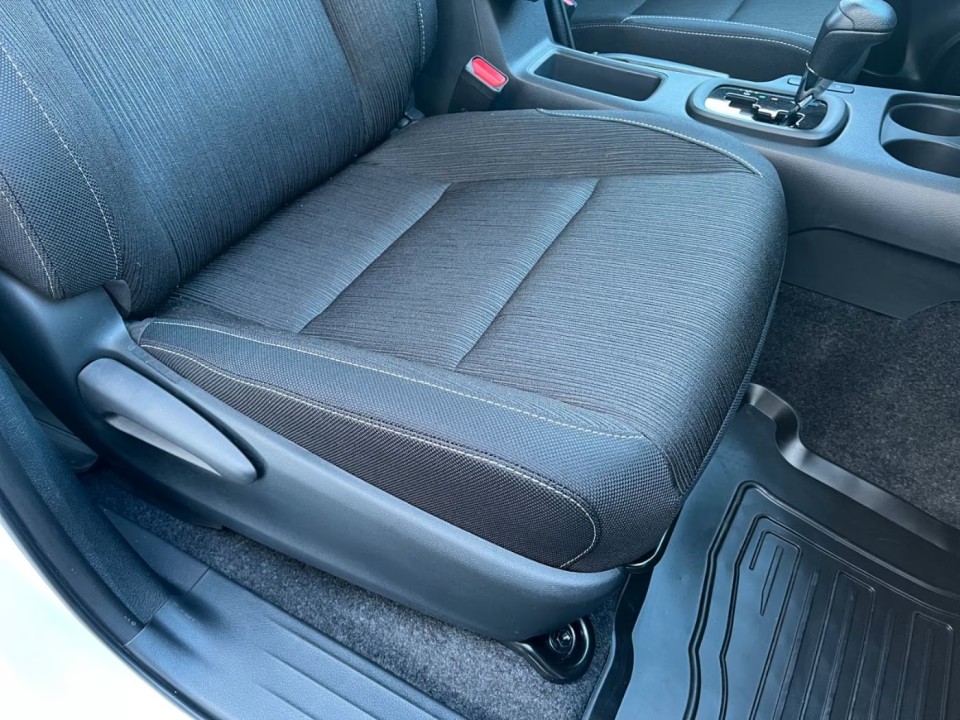 Toyota Hilux 2.4D - foto 17