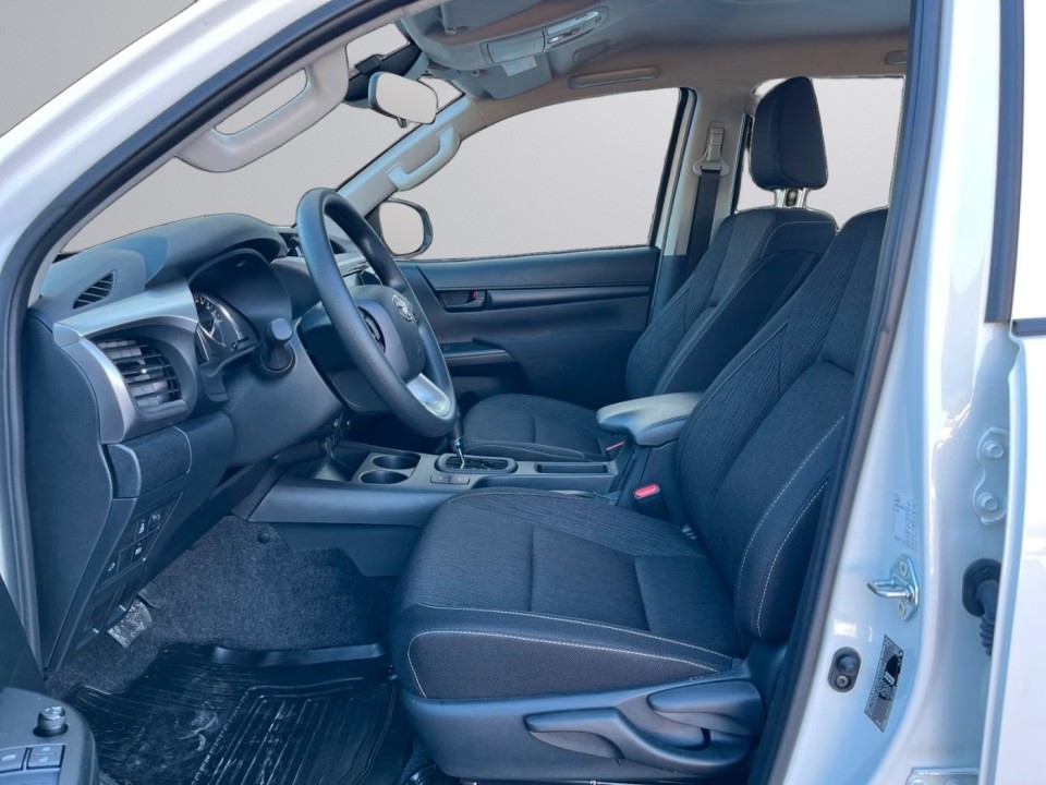 Toyota Hilux 2.4D - foto 6