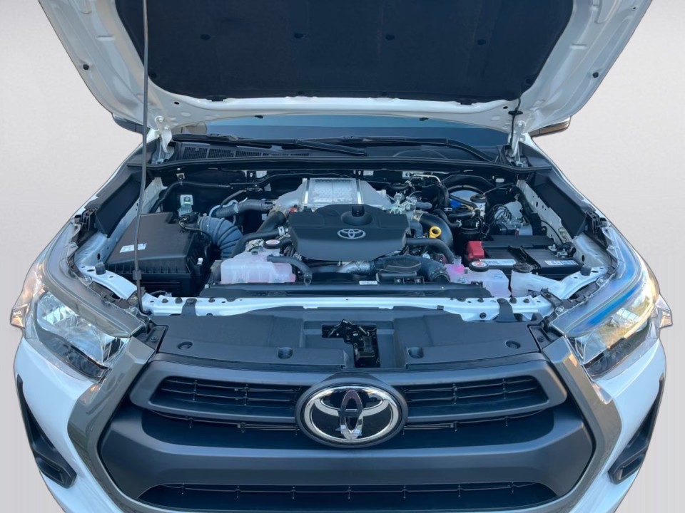 Toyota Hilux 2.4D - foto 25