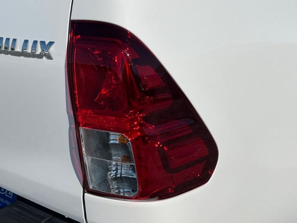 Toyota Hilux 2.4D - foto 23