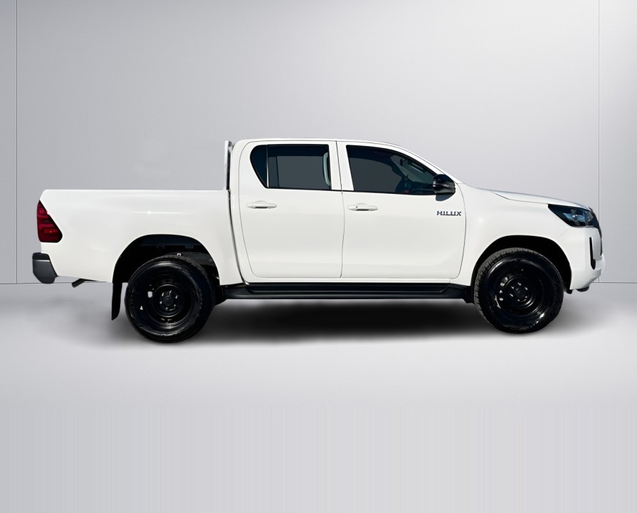Toyota Hilux 2.4D (2)