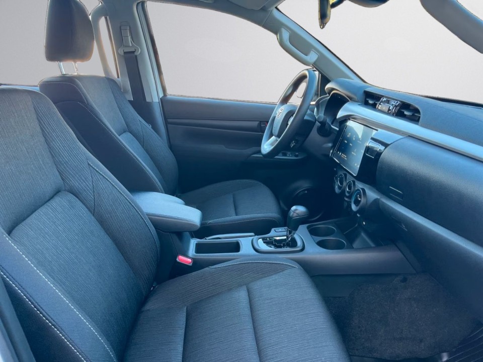 Toyota Hilux 2.4D - foto 8