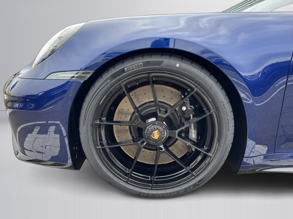 Porsche 911 Carrera 4 GTS - foto 27