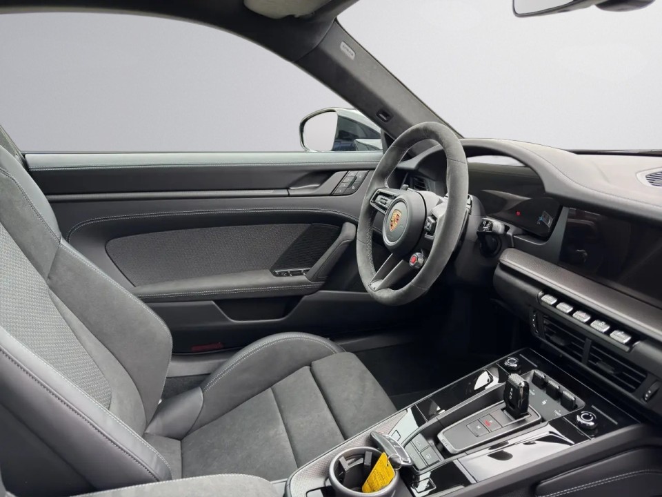 Porsche 911 Carrera 4 GTS - foto 12