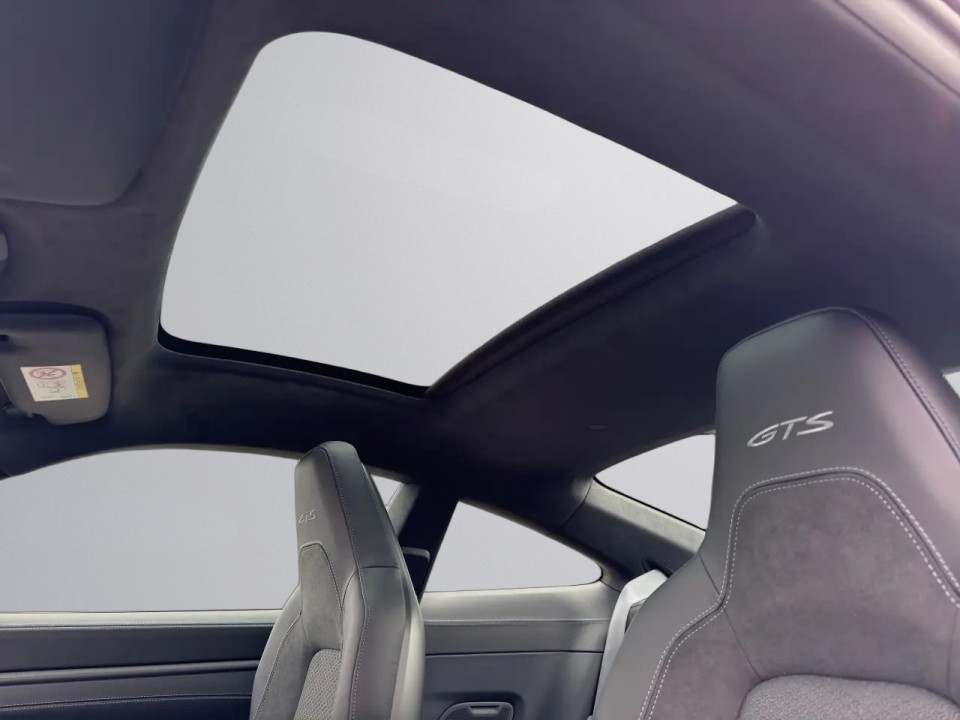 Porsche 911 Carrera 4 GTS - foto 17