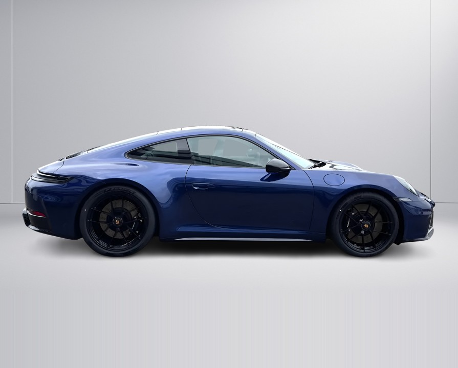 Porsche 911 Carrera 4 GTS (2)