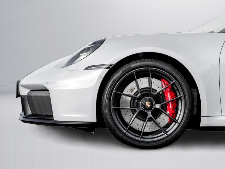 Porsche 911 Carrera 4 GTS - foto 23