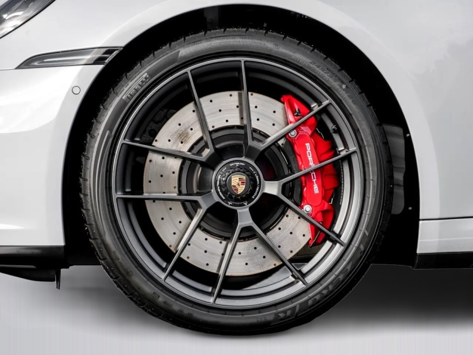 Porsche 911 Carrera 4 GTS - foto 24