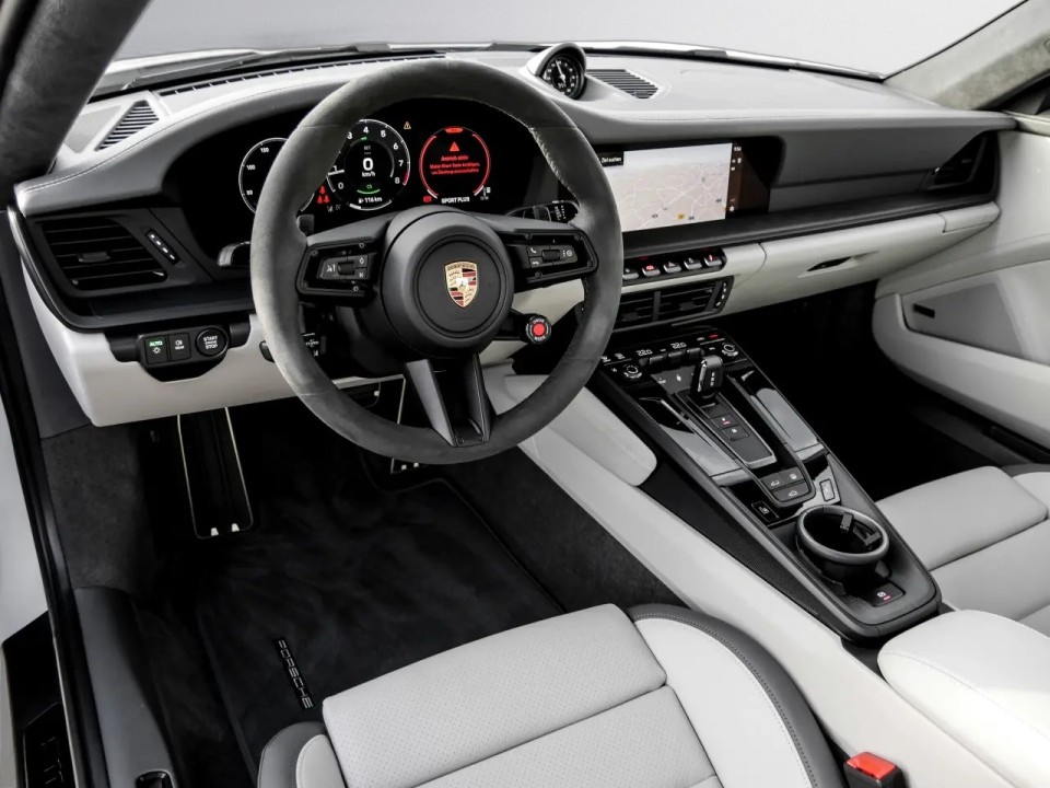 Porsche 911 Carrera 4 GTS - foto 7