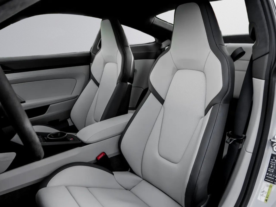 Porsche 911 Carrera 4 GTS - foto 13