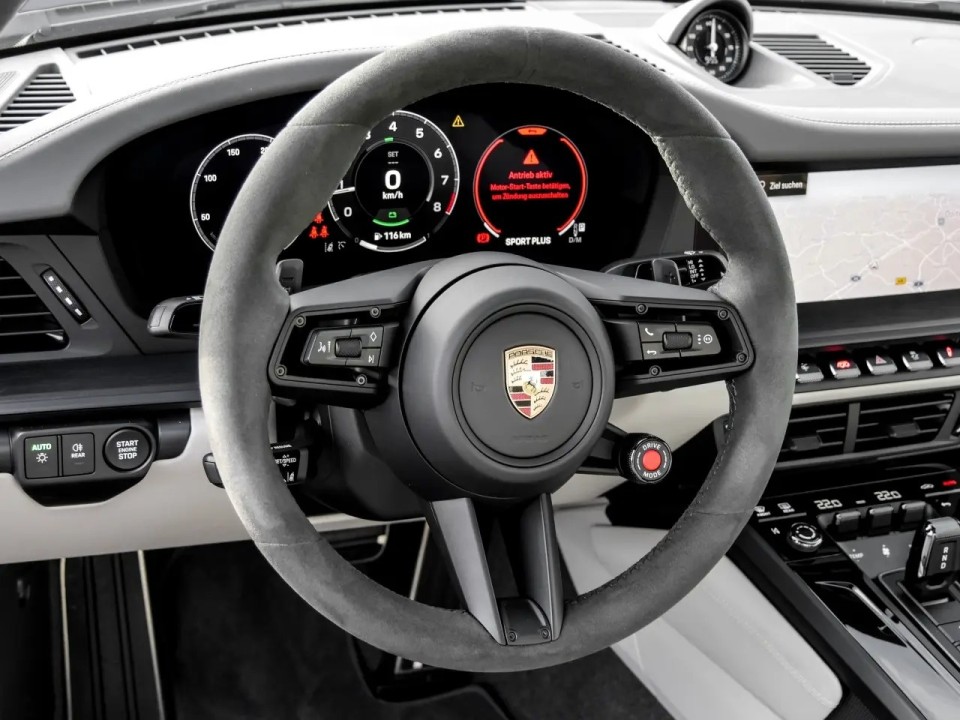 Porsche 911 Carrera 4 GTS - foto 6
