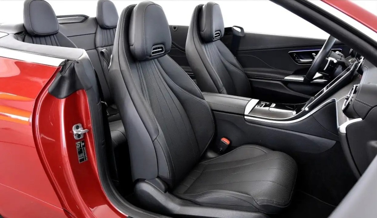 Mercedes-Benz CLE 300 Cabrio 4MATIC AMG Line (5)