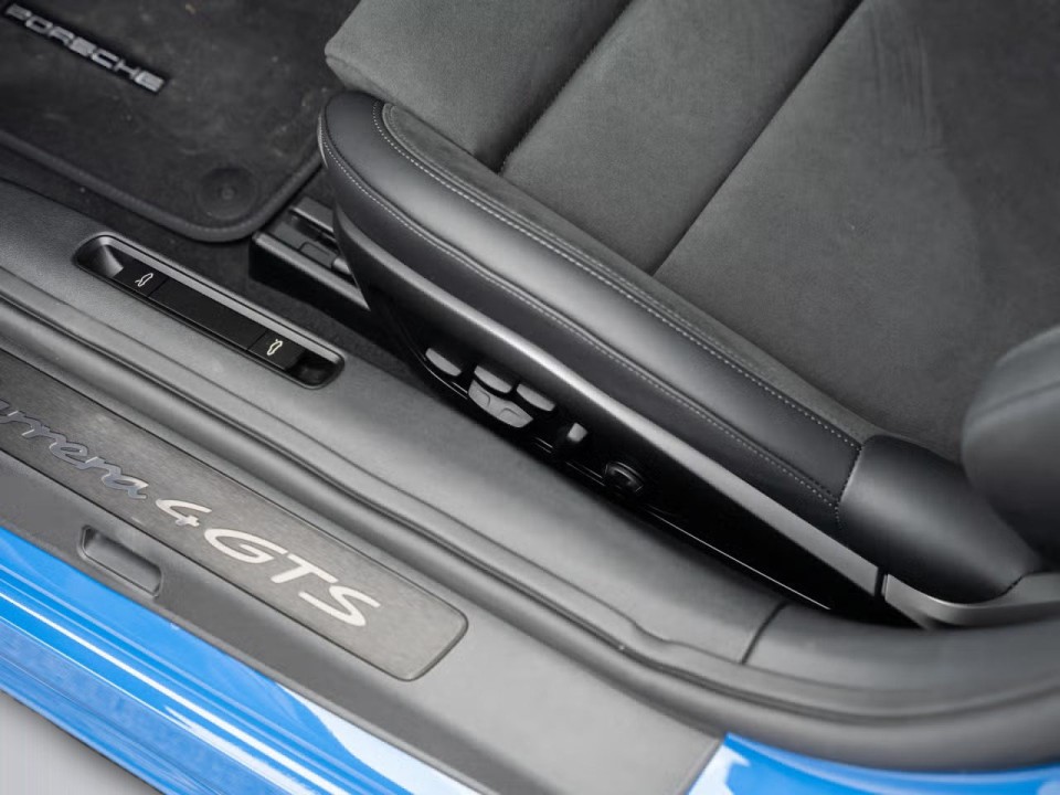Porsche 911 Carrera 4 GTS - foto 25