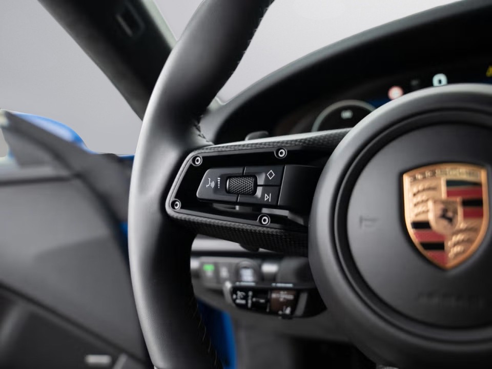 Porsche 911 Carrera 4 GTS - foto 13