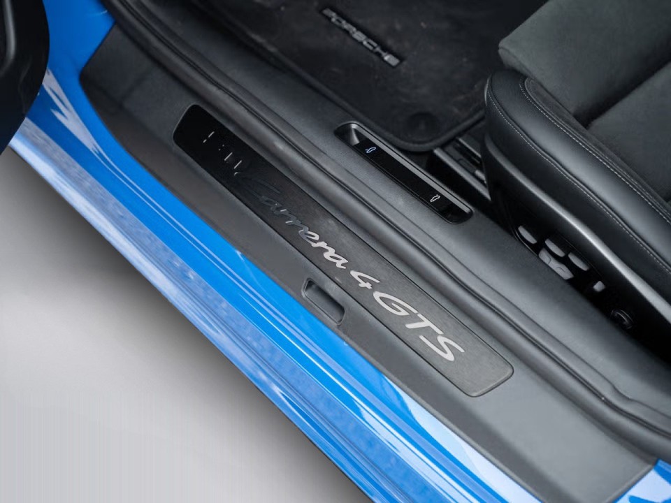 Porsche 911 Carrera 4 GTS - foto 29