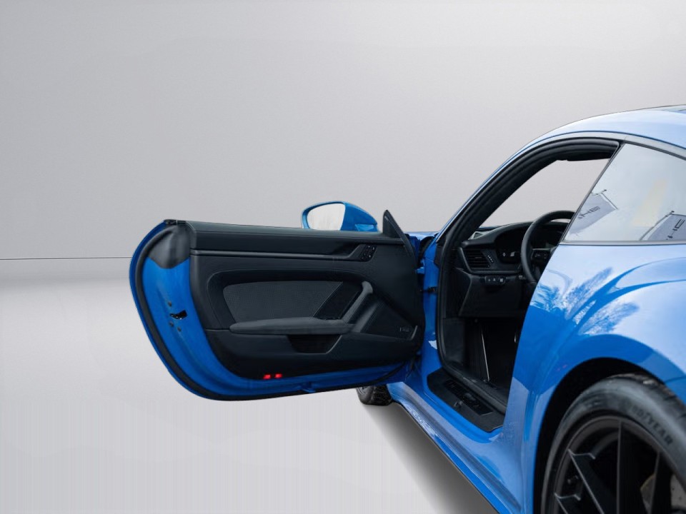 Porsche 911 Carrera 4 GTS - foto 28