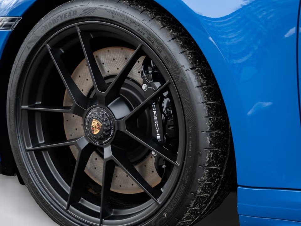 Porsche 911 Carrera 4 GTS - foto 34