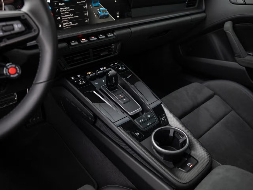 Porsche 911 Carrera 4 GTS - foto 18