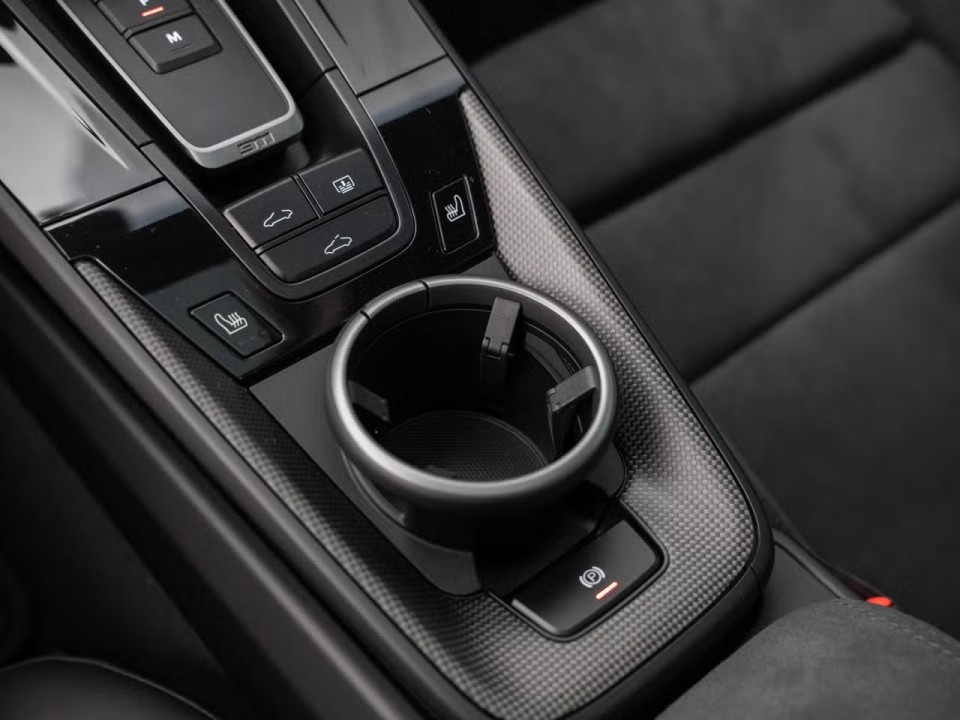 Porsche 911 Carrera 4 GTS - foto 17