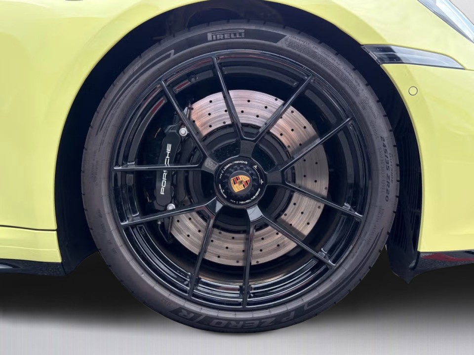 Porsche 911 Carrera 4 GTS - foto 41