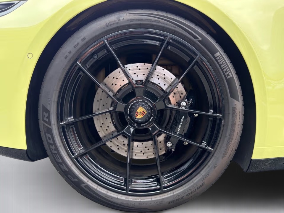 Porsche 911 Carrera 4 GTS - foto 42