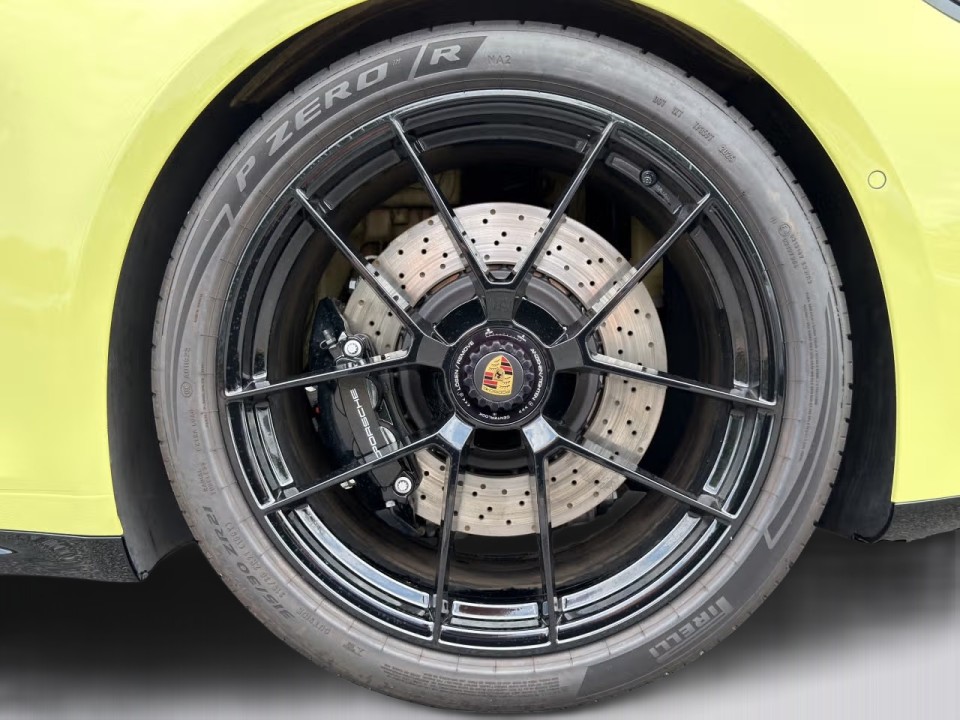 Porsche 911 Carrera 4 GTS - foto 40