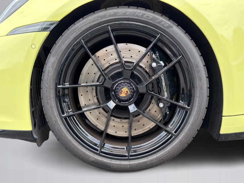 Porsche 911 Carrera 4 GTS - foto 39