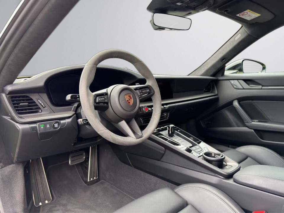 Porsche 911 Carrera 4 GTS - foto 19