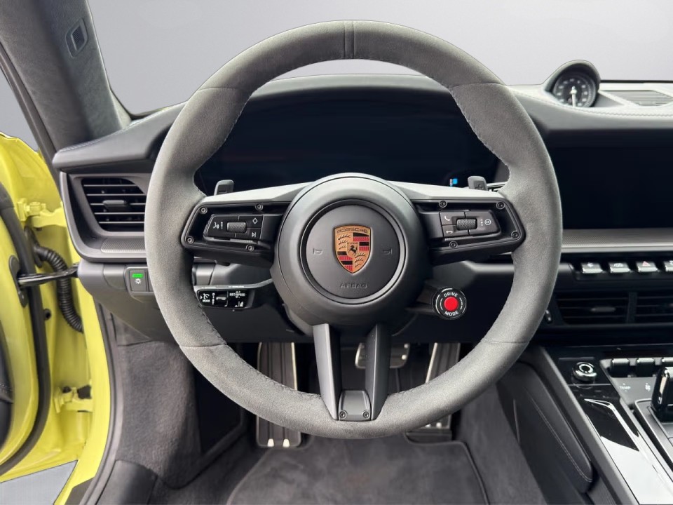 Porsche 911 Carrera 4 GTS - foto 12