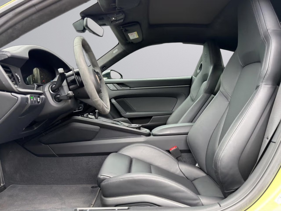 Porsche 911 Carrera 4 GTS - foto 9