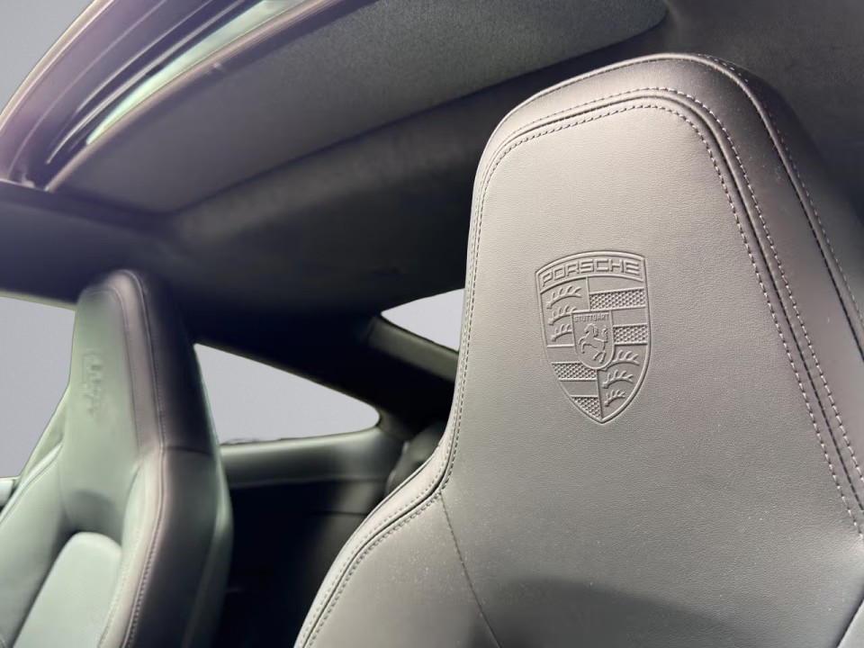 Porsche 911 Carrera 4 GTS - foto 14
