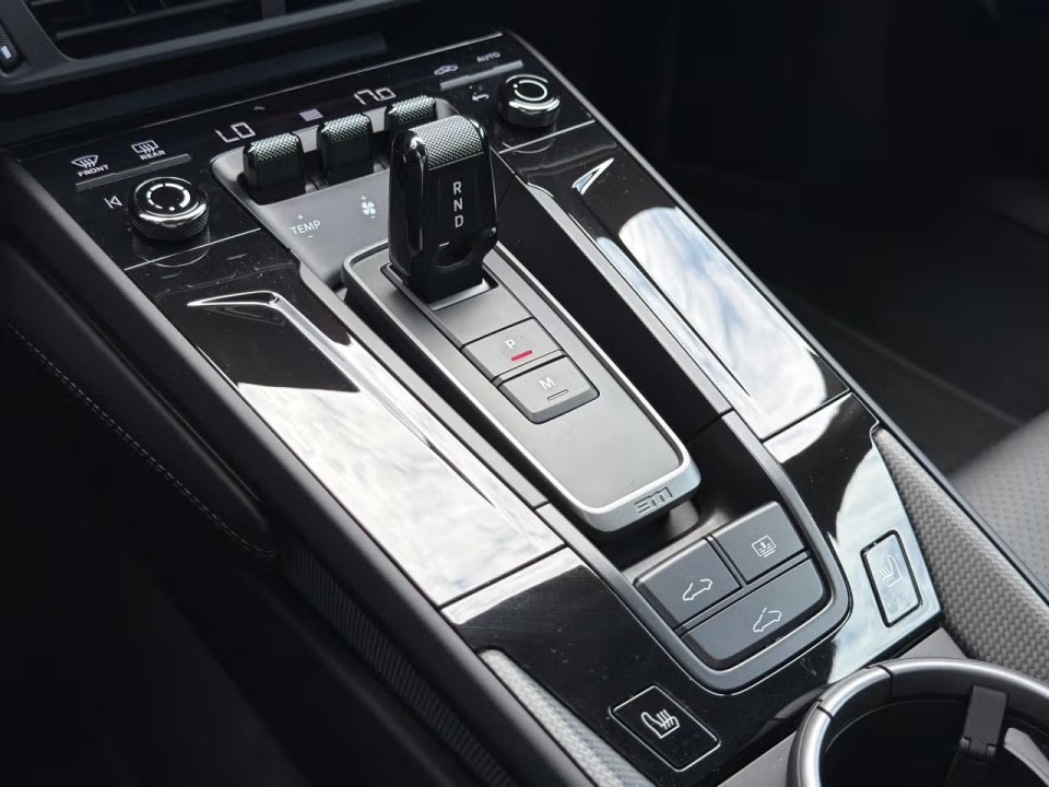 Porsche 911 Carrera 4 GTS - foto 16