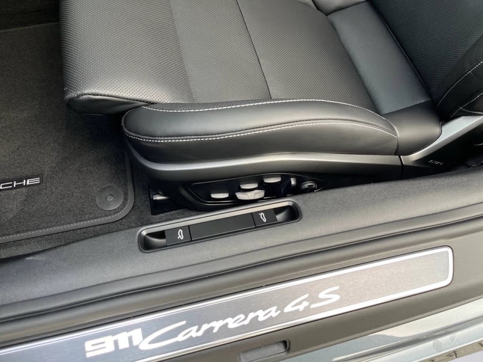 Porsche 911 Carrera 4S - foto 27
