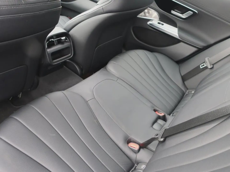 Mercedes-Benz E 400e 4MATIC AMG Line - foto 9