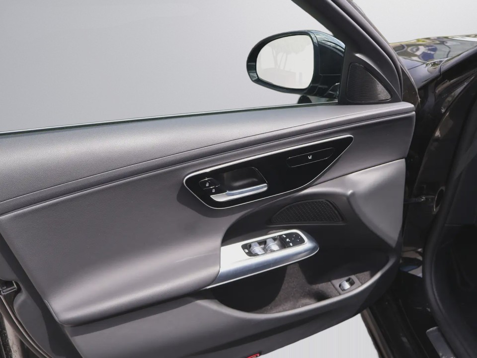 Mercedes-Benz E 300de 4MATIC Avantgarde - foto 14