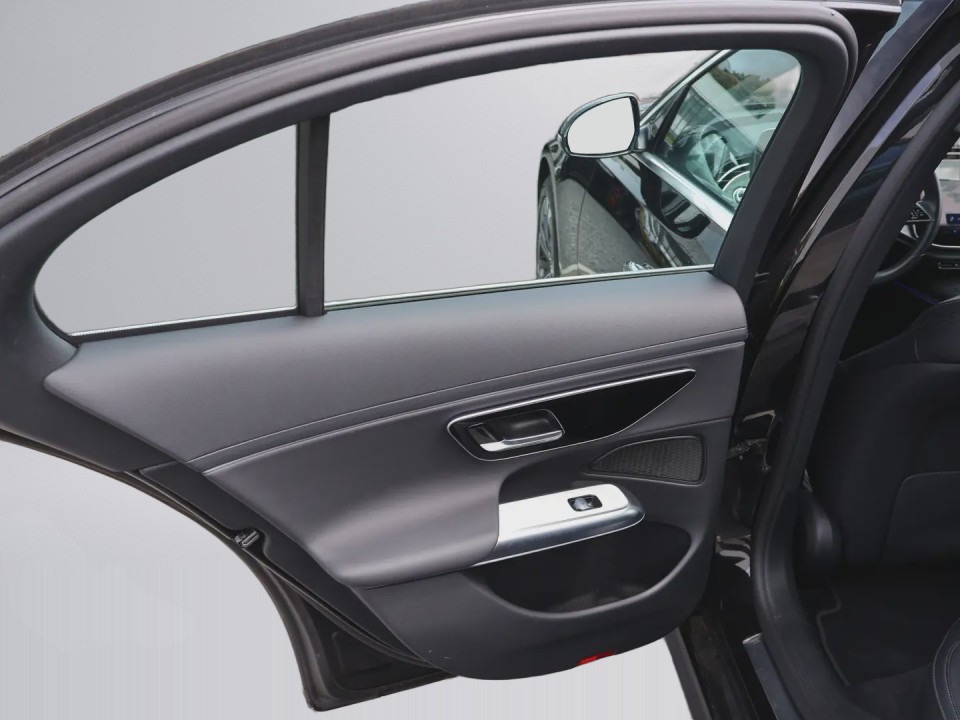 Mercedes-Benz E 300de 4MATIC Avantgarde - foto 13