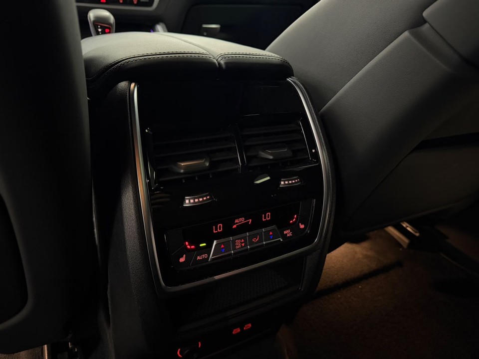 BMW XM 50e - foto 13